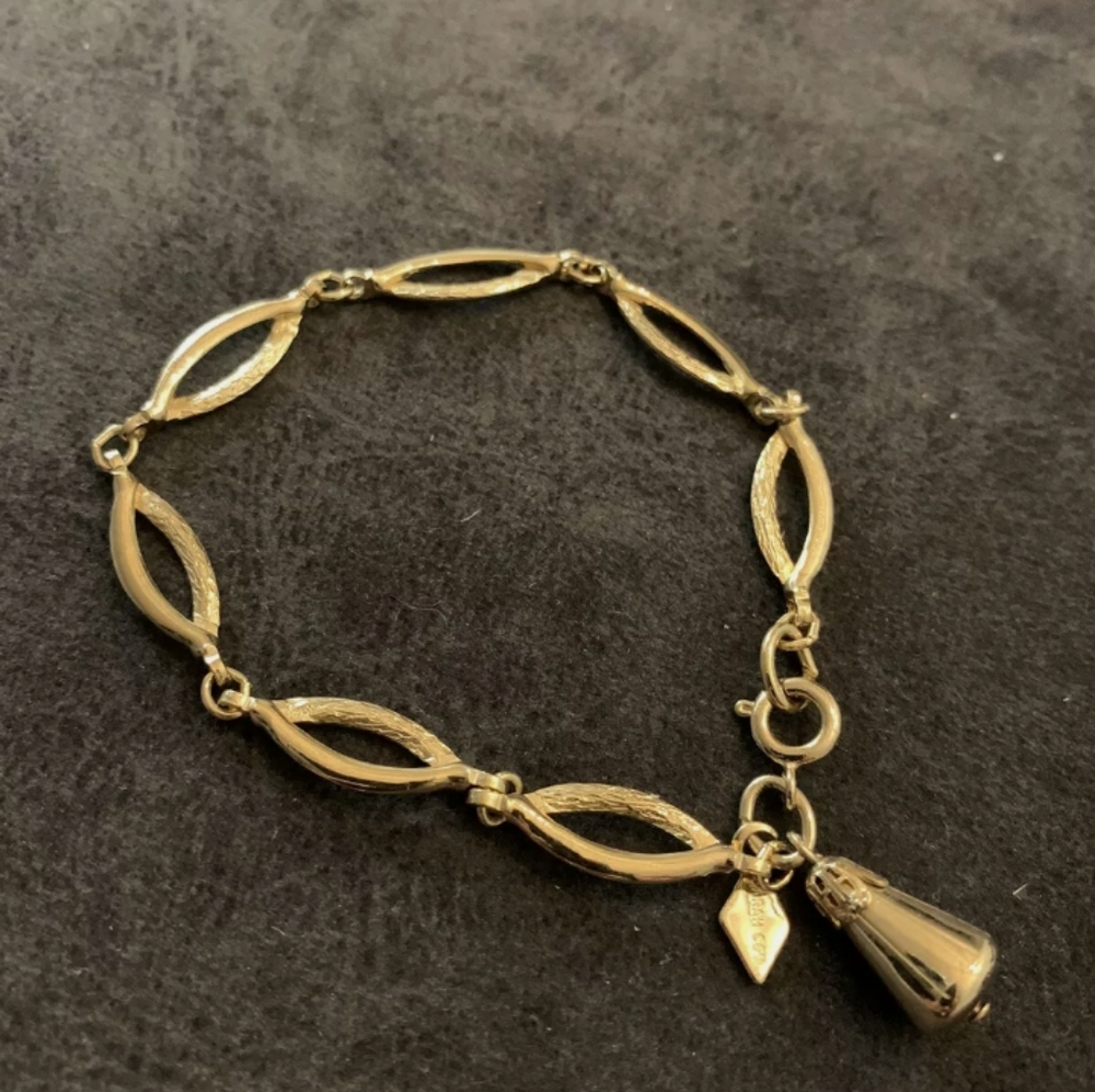 Vintage Gold Tone Charm Bracelet  "DELIGHTFUL" Sarah Coventry Jewelry - Sara Cov
